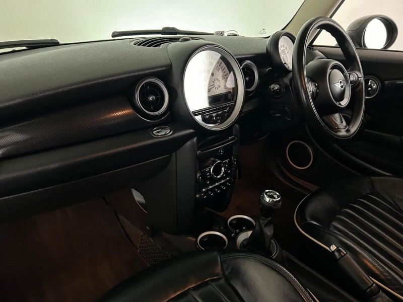 MINI HATCH