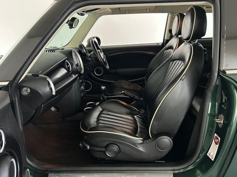 MINI HATCH