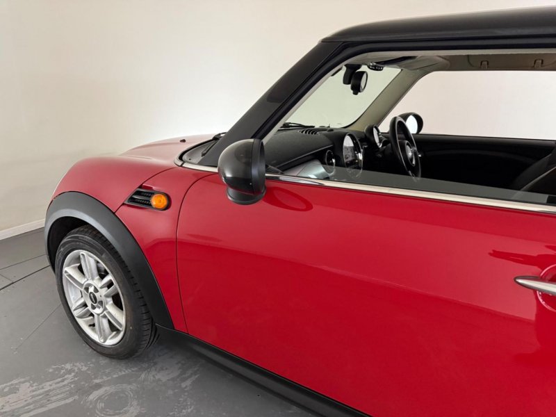 MINI HATCH