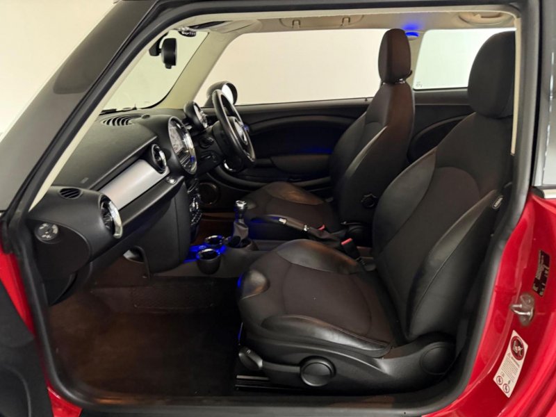 MINI HATCH