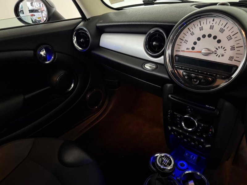 MINI HATCH