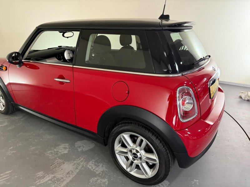 MINI HATCH