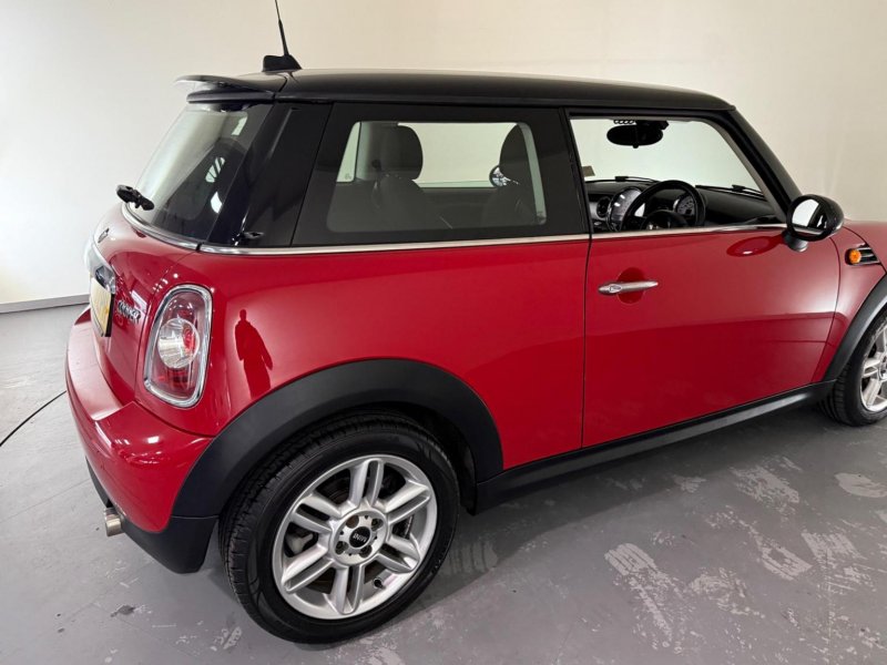 MINI HATCH