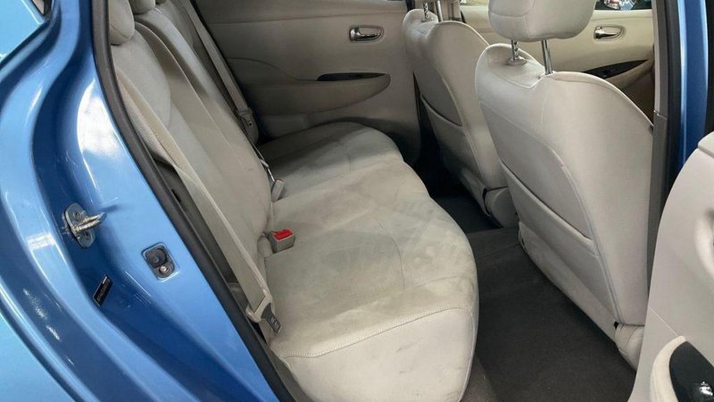 NISSAN LEAF