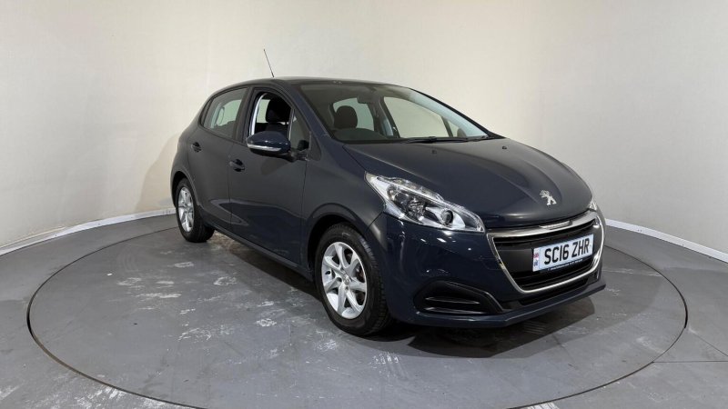 PEUGEOT 208